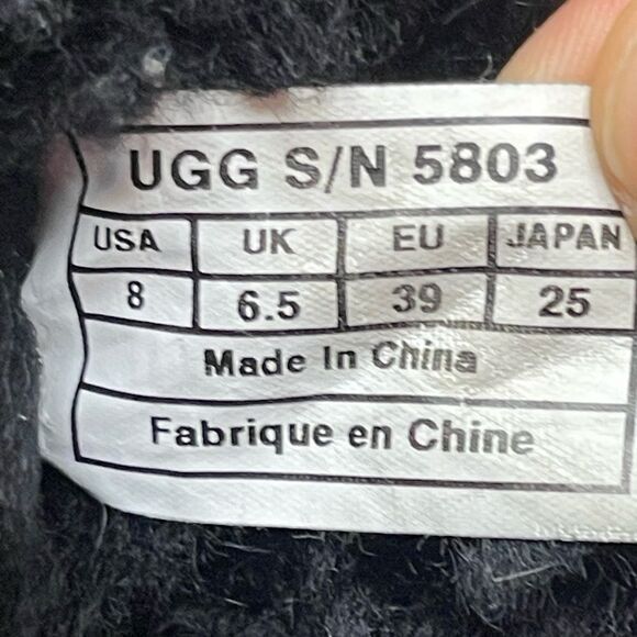 UGG Australia Women's Bailey Button II, Black Winter Boots, Size 8 Worn In - Picture 8 of 8
